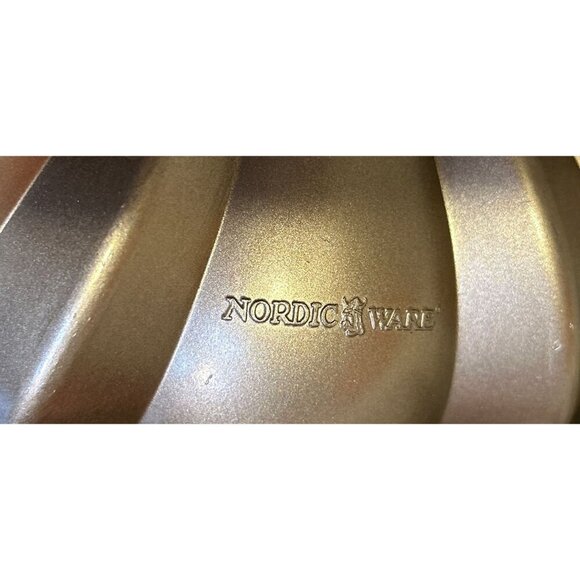 Nordic Ware Original Bundt Pan 10" - Picture 7 of 8